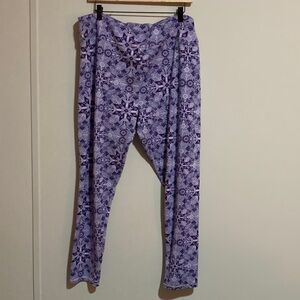 Cuddl Duds Women's Lavender Floral Leggings and shirt